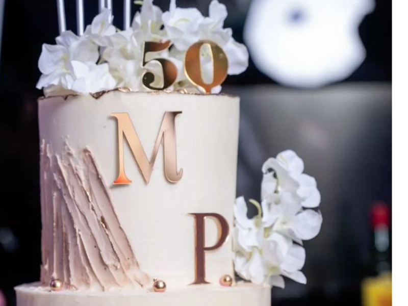 organization-tailor-made-birthdays-celebration-morocco-special-cake