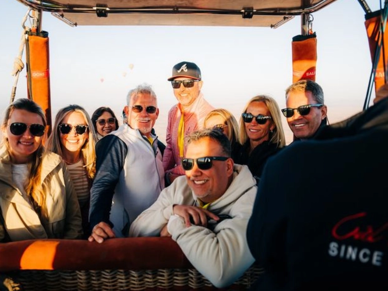 team-building-organization-corporate-events-hot-air-balloon